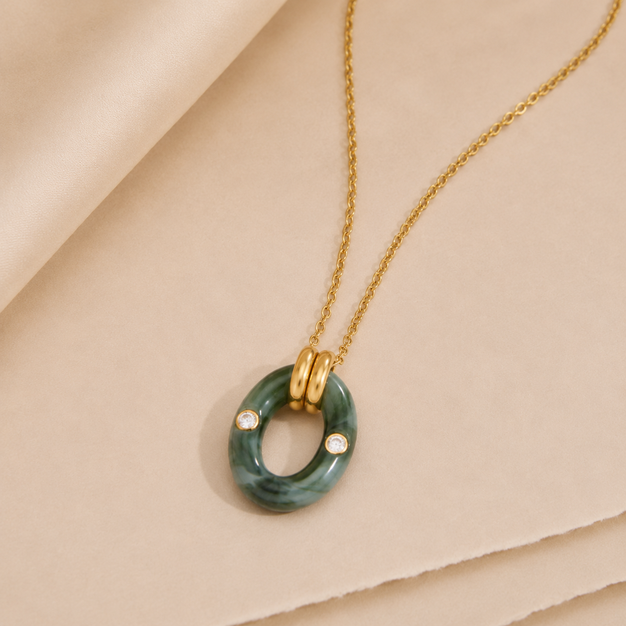 Oval Pendant Chain Necklace