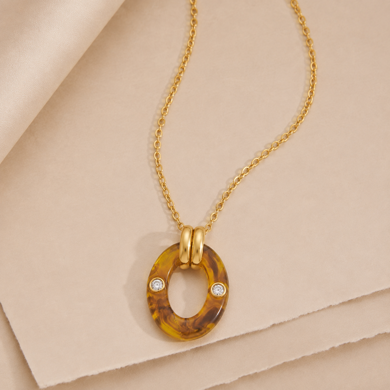 Oval Pendant Chain Necklace