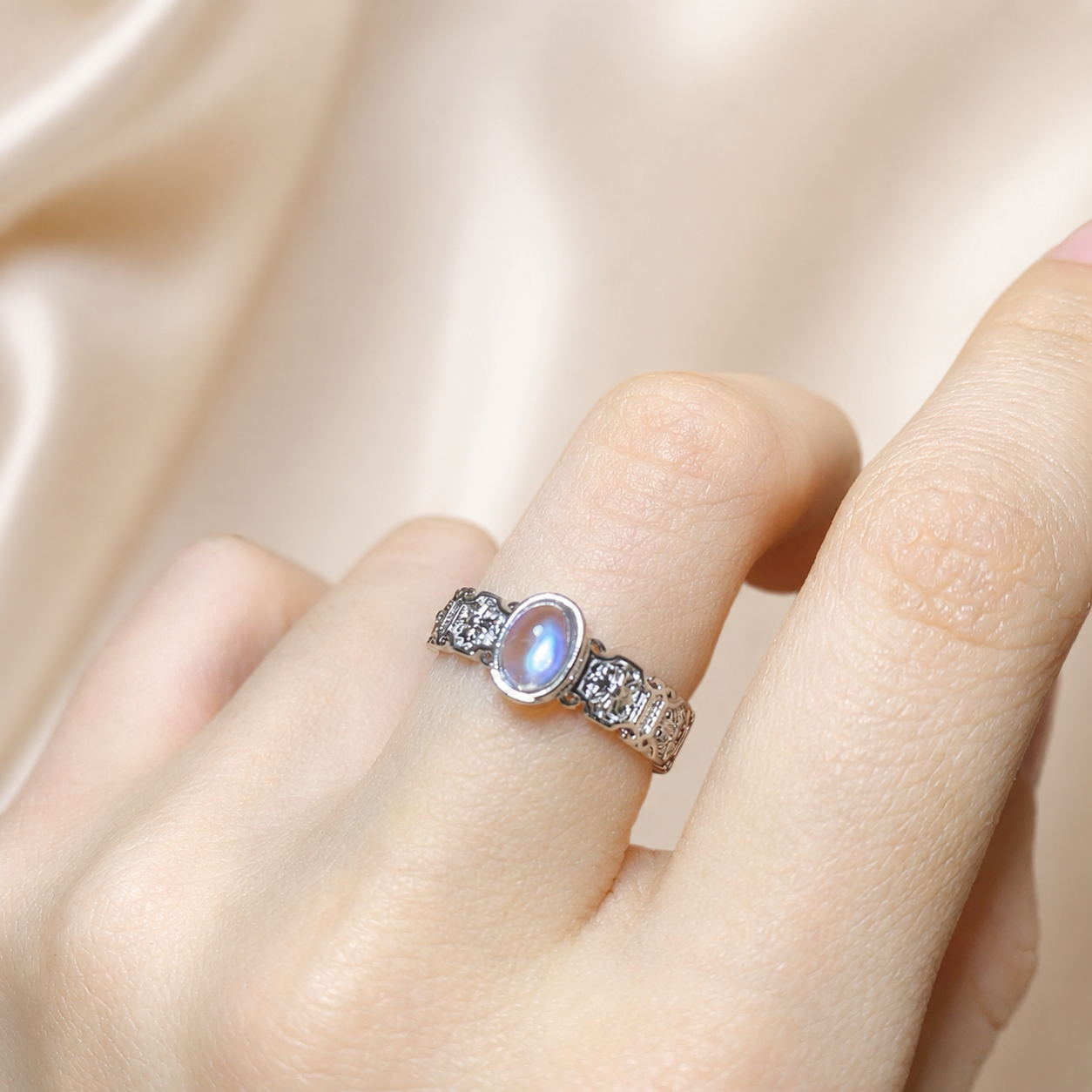 Oval Cabochon Sparkle Ring